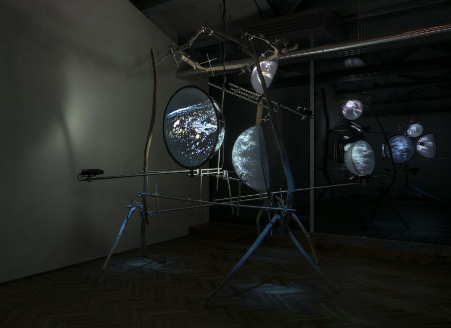 “The Island” di Hito Steyerl, Osservatorio Fondazione Prada, Milano. Foto Andrea Rossetti, Courtesy Fondazione Prada
