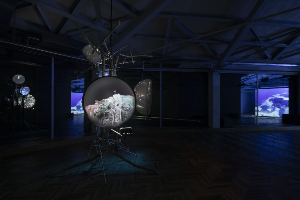 “The Island” di Hito Steyerl, Osservatorio Fondazione Prada, Milano. Foto Andrea Rossetti, Courtesy Fondazione Prada