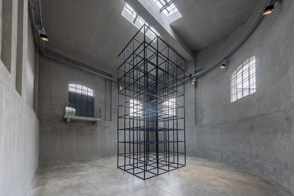 “Over, under and in between”, Mona Hatoum, Ph. Roberto Marossi, Courtesy Fondazione Prada