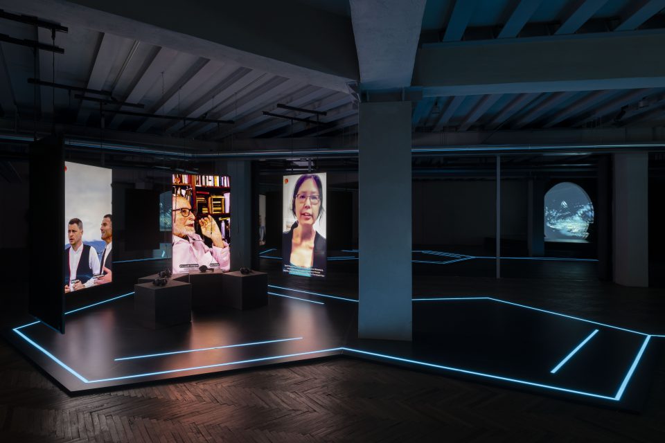 “The Island” di Hito Steyerl, Osservatorio Fondazione Prada, Milano. Foto Andrea Rossetti, Courtesy Fondazione Prada