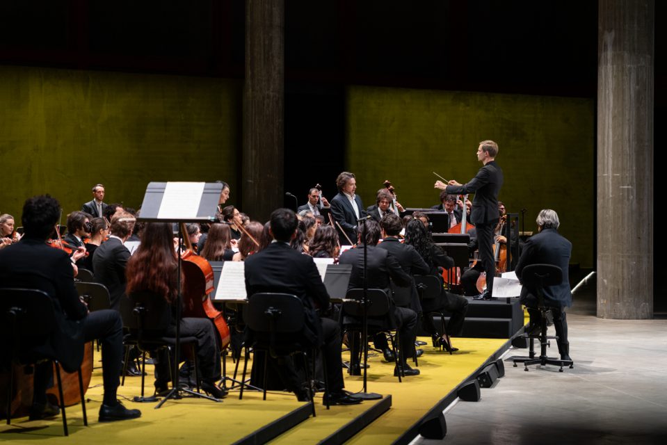 Prova finale dei giovani direttori, 27.11.2025, Fondazione Prada, Milano. Foto Piercarlo Quecchia – DSL Studio. Courtesy Fondazione Prada / riccardomutimusic.com
