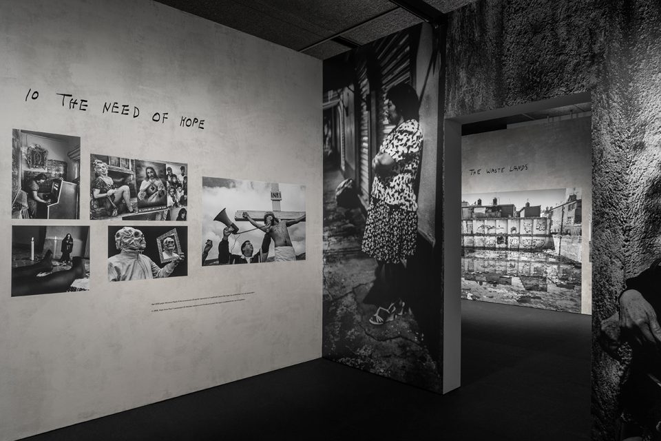 “Sueño Perro: Instalación Celuloide de Alejandro G. Iñárritu”, “Mexico 2000: The Moment That Exploded”, ph. DSL Studio – Delfino Sisto Legnani and Melania Dalle Grave, Courtesy Fondazione Prada